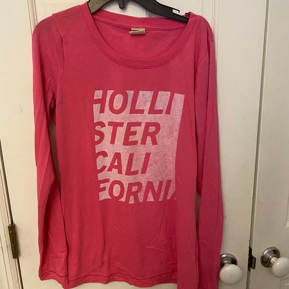 Women’s Hollister Graphic Long Sleeve - Picture 1 of 1